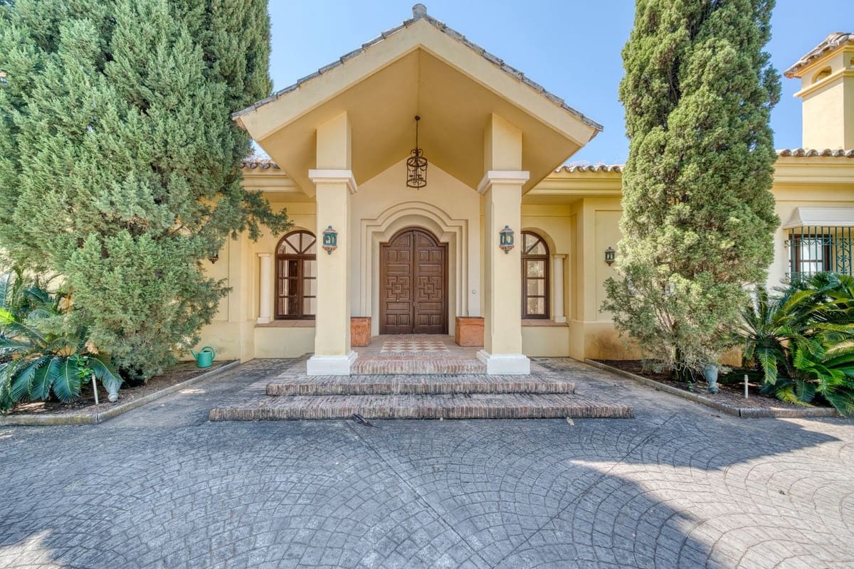 6 bedroom Villa for sale in La Zagaleta with pool - € 7,200,000 (Ref: 9287609)