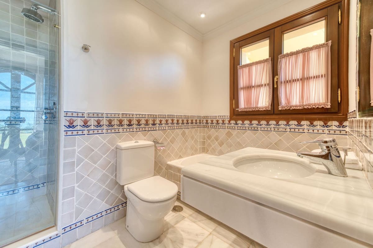 6 bedroom Villa for sale in La Zagaleta with pool - € 7,200,000 (Ref: 9287609)