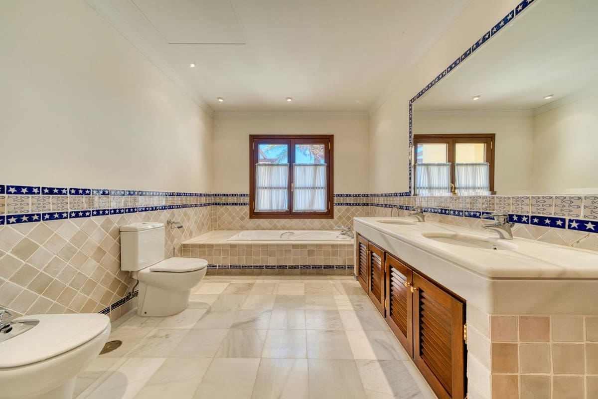 6 bedroom Villa for sale in La Zagaleta with pool - € 7,200,000 (Ref: 9287609)