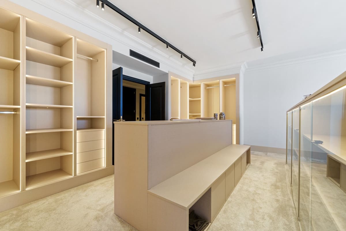 4 slaapkamer Studio te koop in Golden Mile met zwembad - € 3.695.000 (Ref: 9287620)