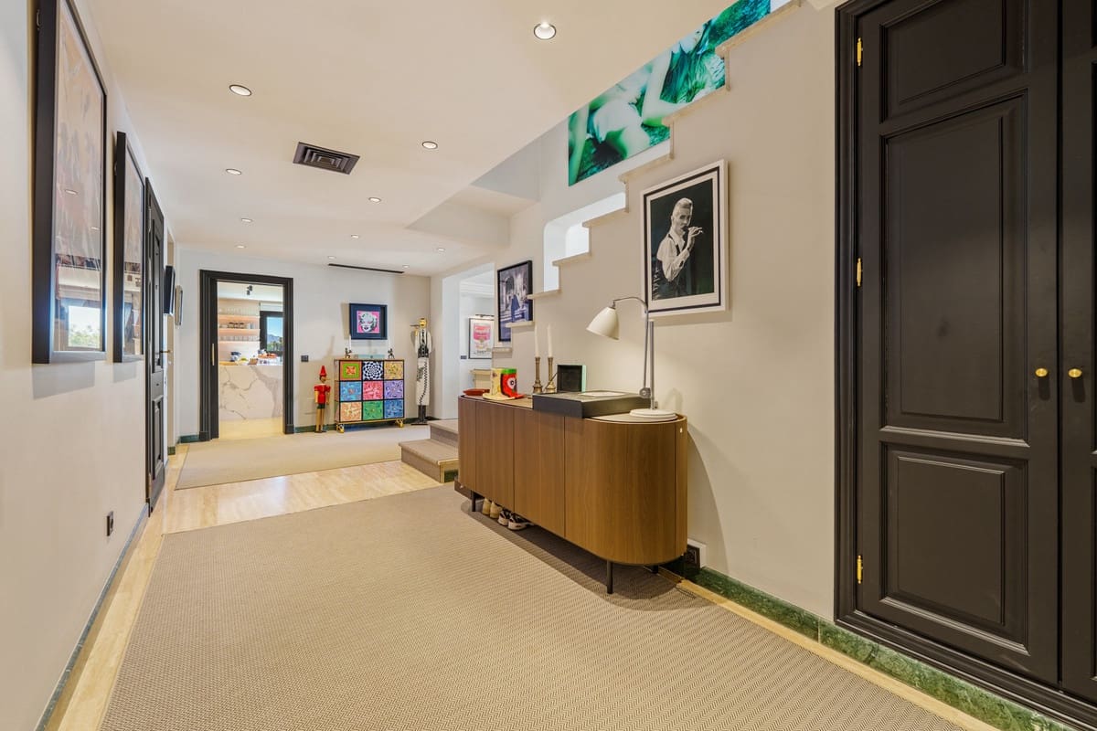 4 slaapkamer Studio te koop in Golden Mile met zwembad - € 3.695.000 (Ref: 9287620)