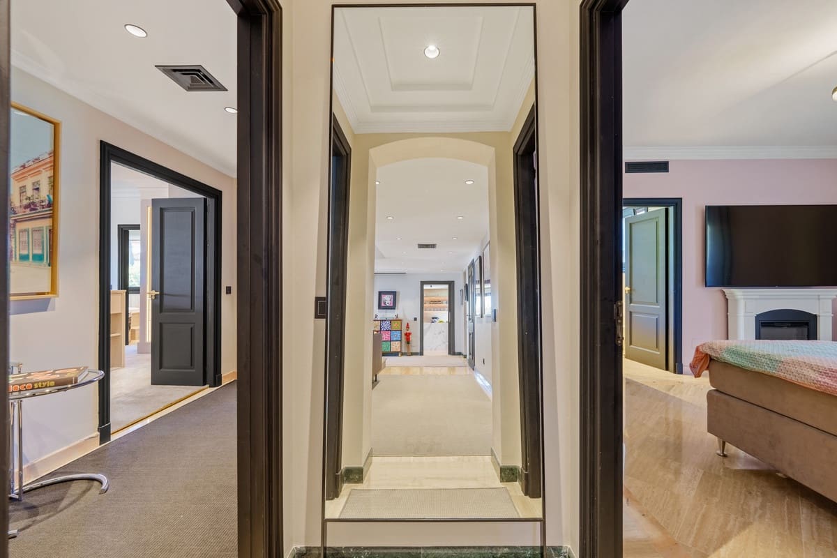 4 slaapkamer Studio te koop in Golden Mile met zwembad - € 3.695.000 (Ref: 9287620)