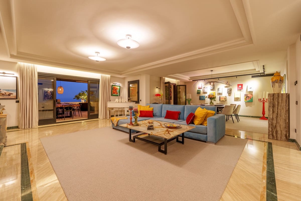 4 slaapkamer Studio te koop in Golden Mile met zwembad - € 3.695.000 (Ref: 9287620)