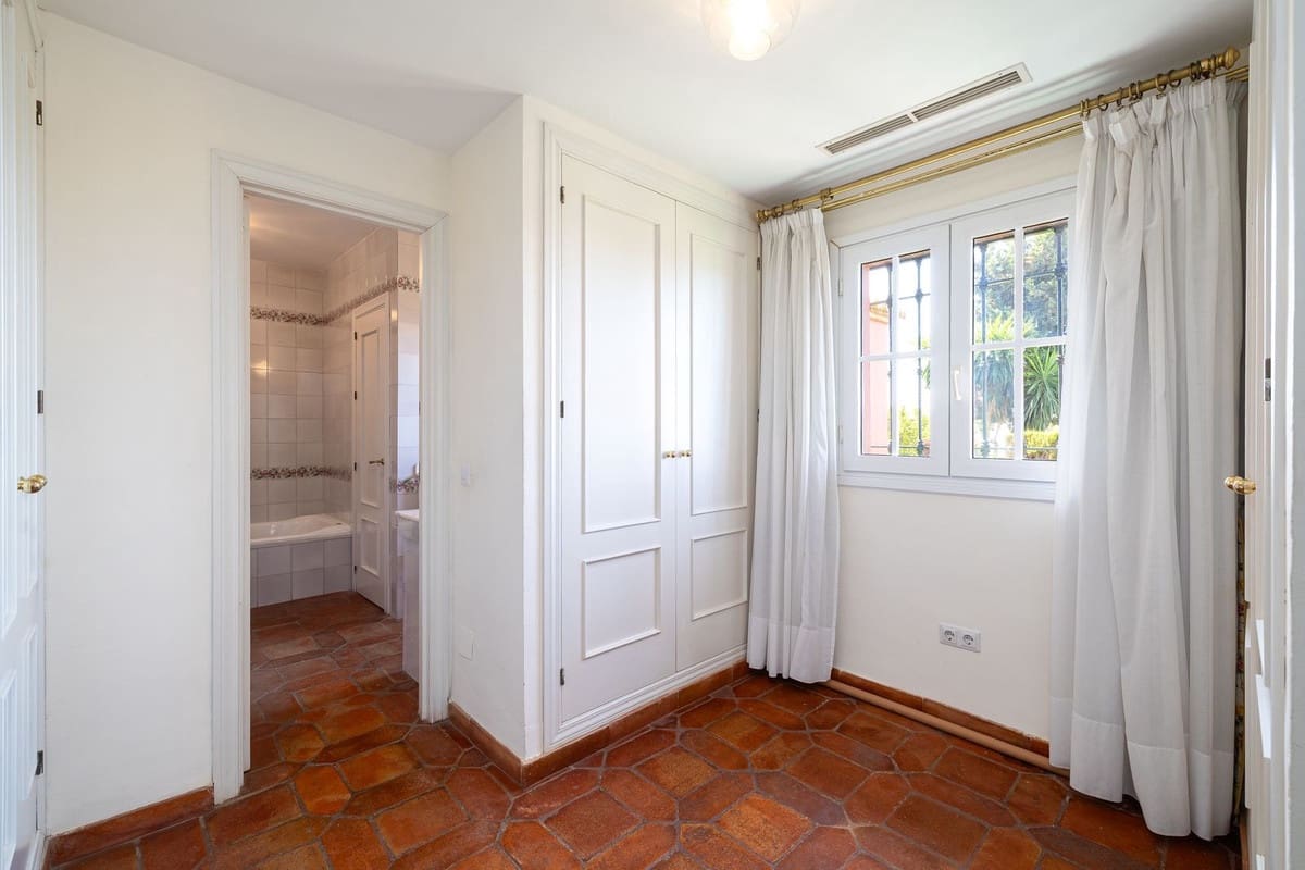 8 sypialnia Willa na sprzedaż w Benalmadena z basenem garażem - 3 500 000 € (Ref: 9287623)