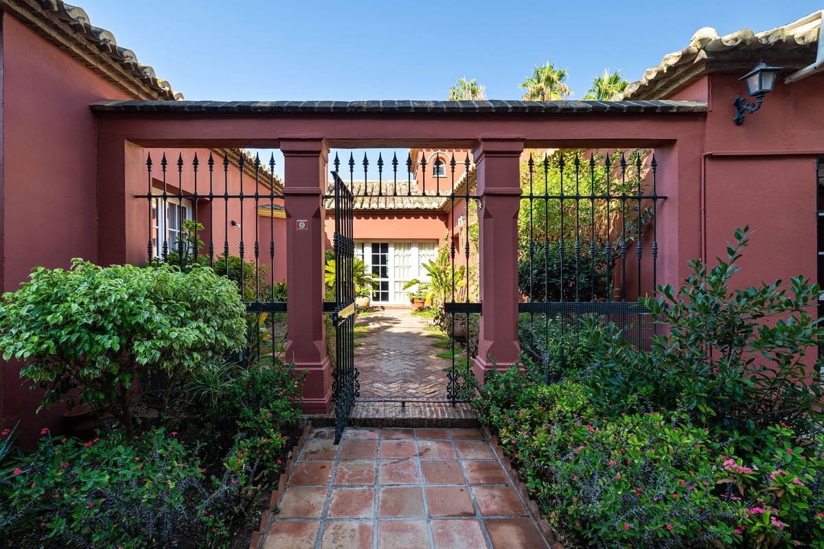 8 sypialnia Willa na sprzedaż w Benalmadena z basenem garażem - 3 500 000 € (Ref: 9287623)