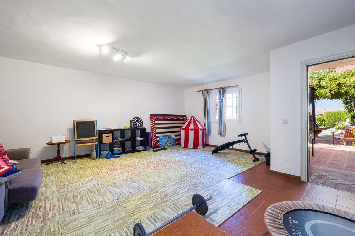 8 sypialnia Willa na sprzedaż w Benalmadena z basenem garażem - 3 500 000 € (Ref: 9287623)