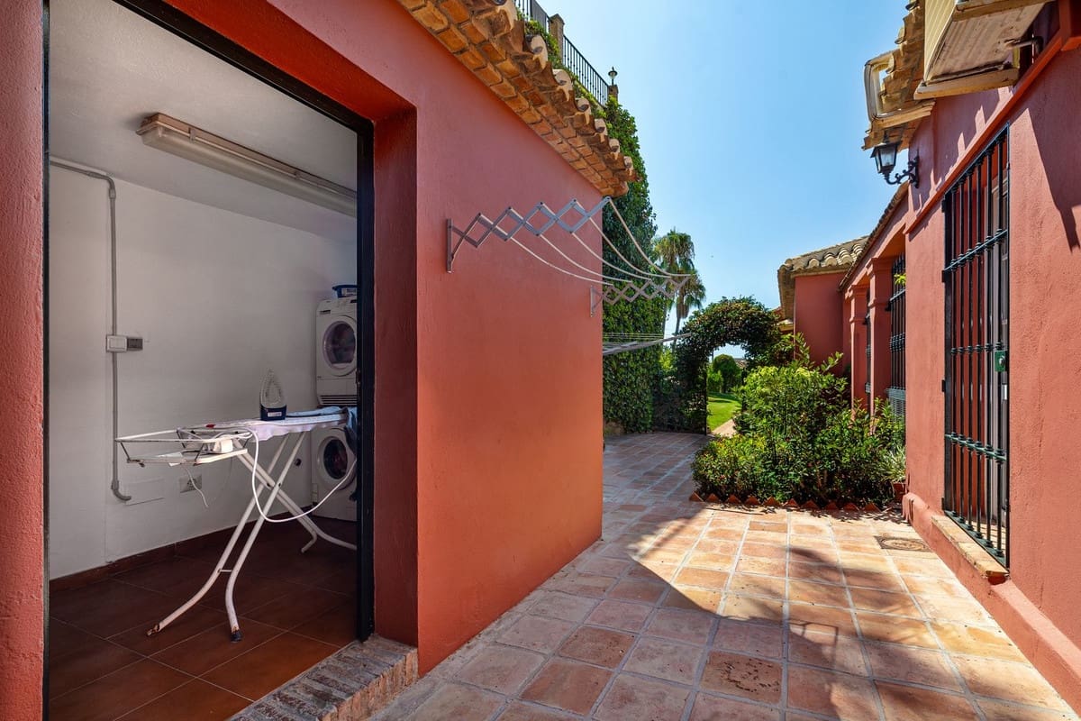 8 sypialnia Willa na sprzedaż w Benalmadena z basenem garażem - 3 500 000 € (Ref: 9287623)