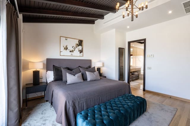 3 bedroom Studio for sale in Puerto Banus, Marbella with pool garage - € 3,950,000 (Ref: 9287631)