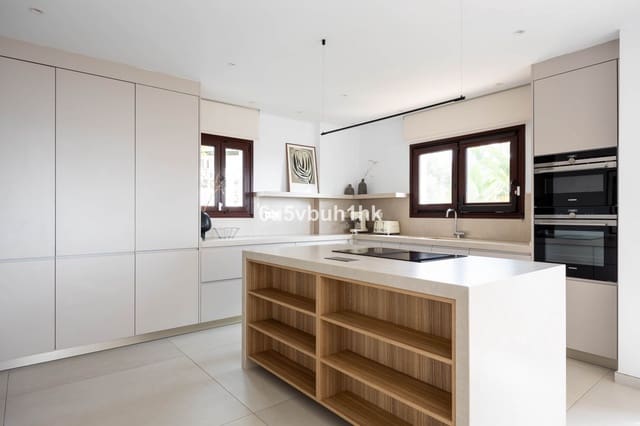 6 soveværelse Villa til salg i Casco Antiguo, Marbella med swimmingpool - € 3.995.950 (Ref: 9287634)