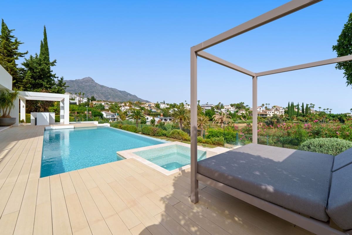 5 bedroom Villa for sale in Nueva Andalucia with pool garage - € 4,995,000 (Ref: 9287636)