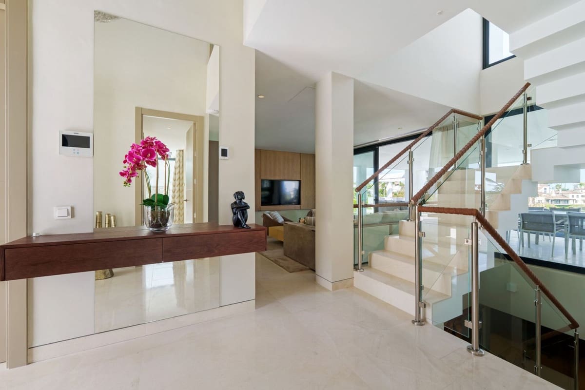 5 bedroom Villa for sale in Nueva Andalucia with pool garage - € 4,995,000 (Ref: 9287636)