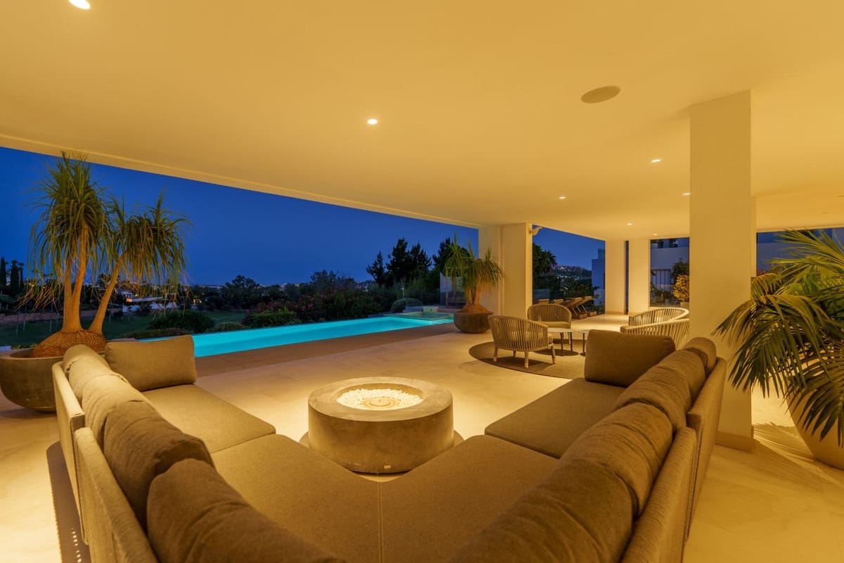 5 bedroom Villa for sale in Nueva Andalucia with pool garage - € 4,995,000 (Ref: 9287636)