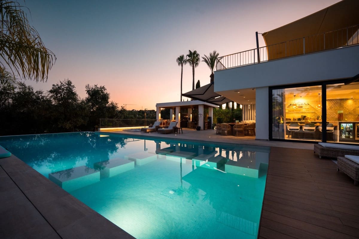 5 sovrum Villa till salu i Nueva Andalucia med pool - 4 950 000 € (Ref: 9287637)