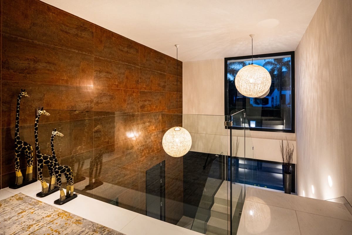 5 sovrum Villa till salu i Nueva Andalucia med pool - 4 950 000 € (Ref: 9287637)