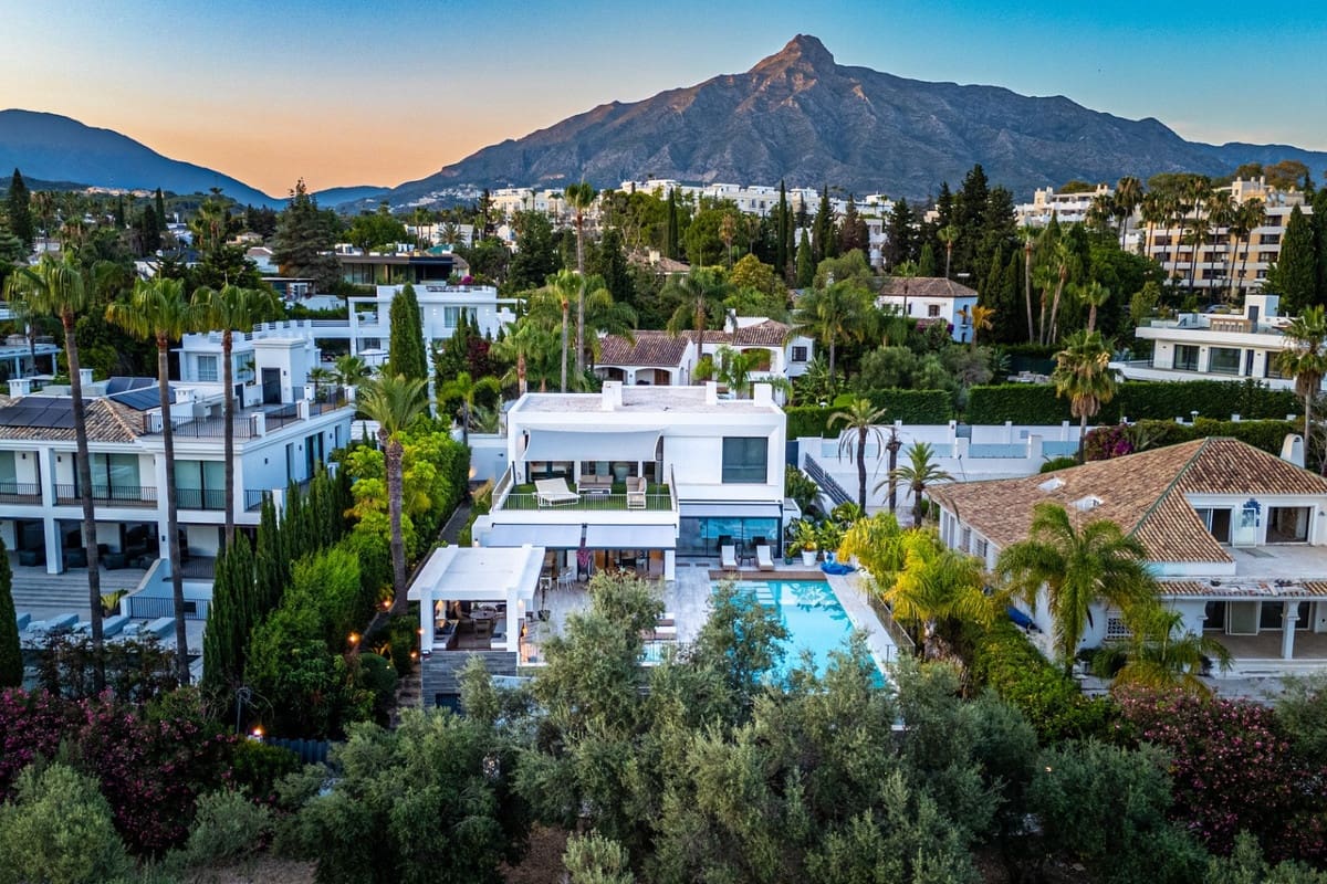 5 sovrum Villa till salu i Nueva Andalucia med pool - 4 950 000 € (Ref: 9287637)