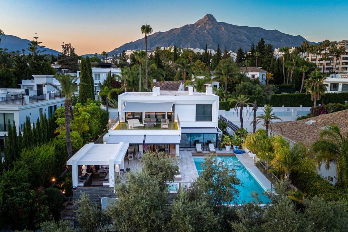 5 sovrum Villa till salu i Nueva Andalucia med pool - 4 950 000 € (Ref: 9287637)