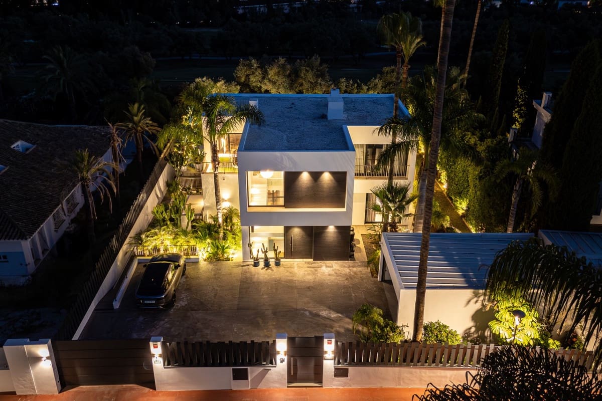 5 sovrum Villa till salu i Nueva Andalucia med pool - 4 950 000 € (Ref: 9287637)