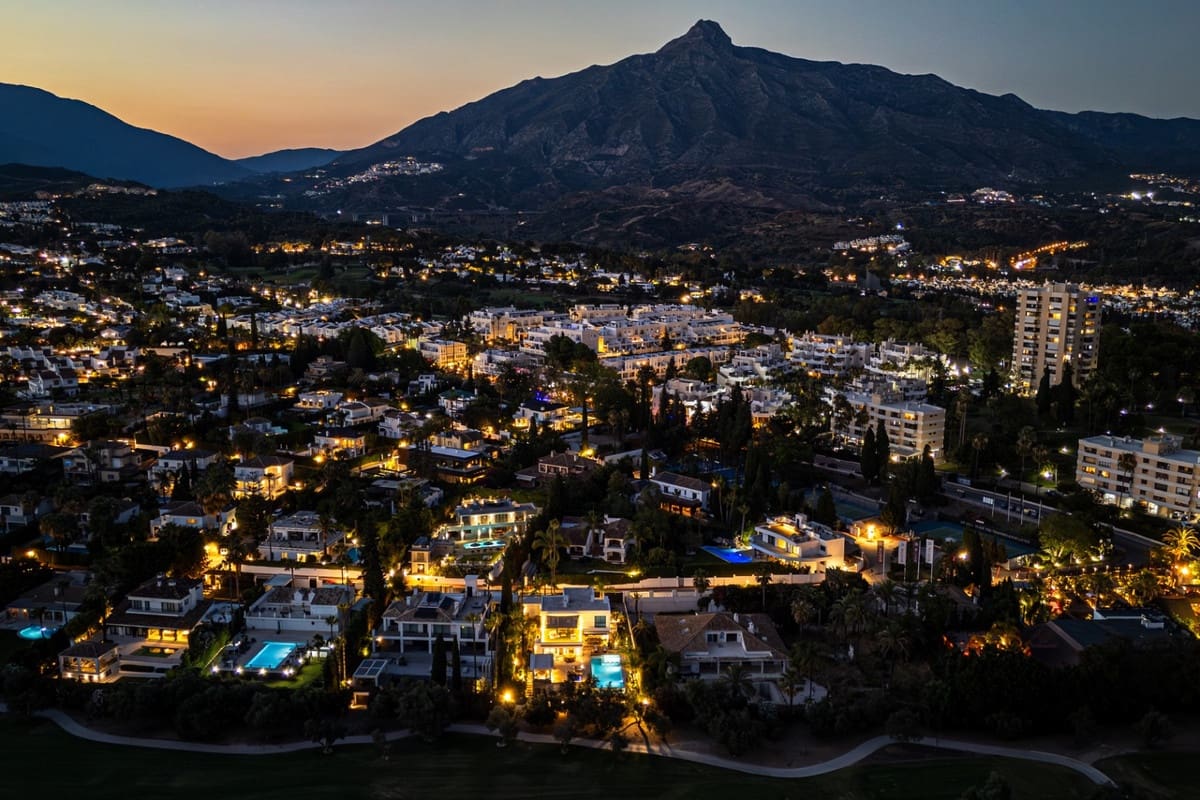 5 sovrum Villa till salu i Nueva Andalucia med pool - 4 950 000 € (Ref: 9287637)