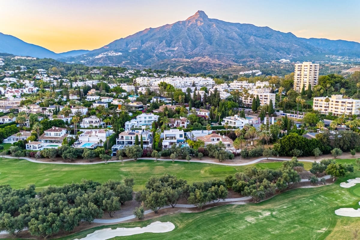 5 sovrum Villa till salu i Nueva Andalucia med pool - 4 950 000 € (Ref: 9287637)