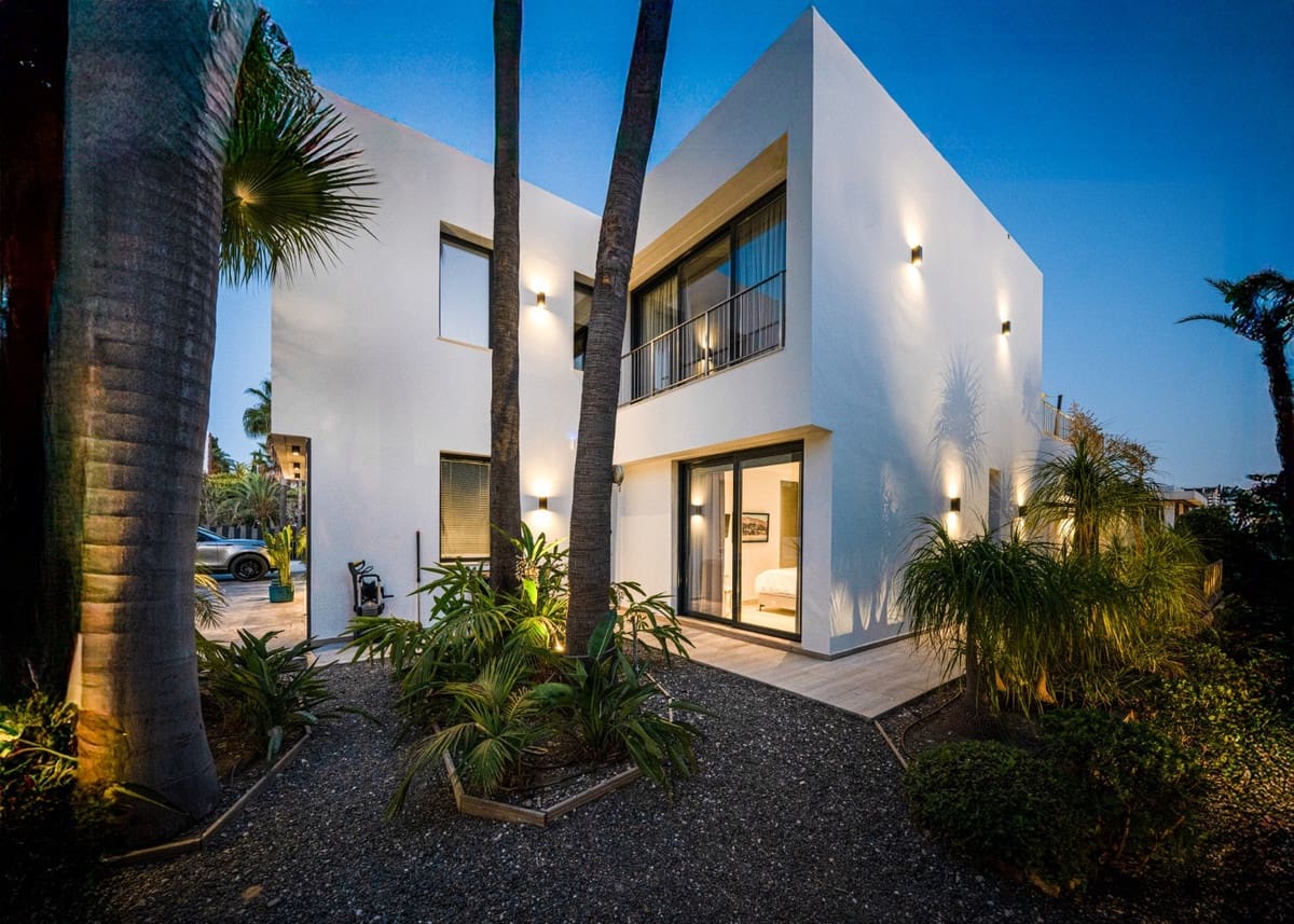 5 sovrum Villa till salu i Nueva Andalucia med pool - 4 950 000 € (Ref: 9287637)