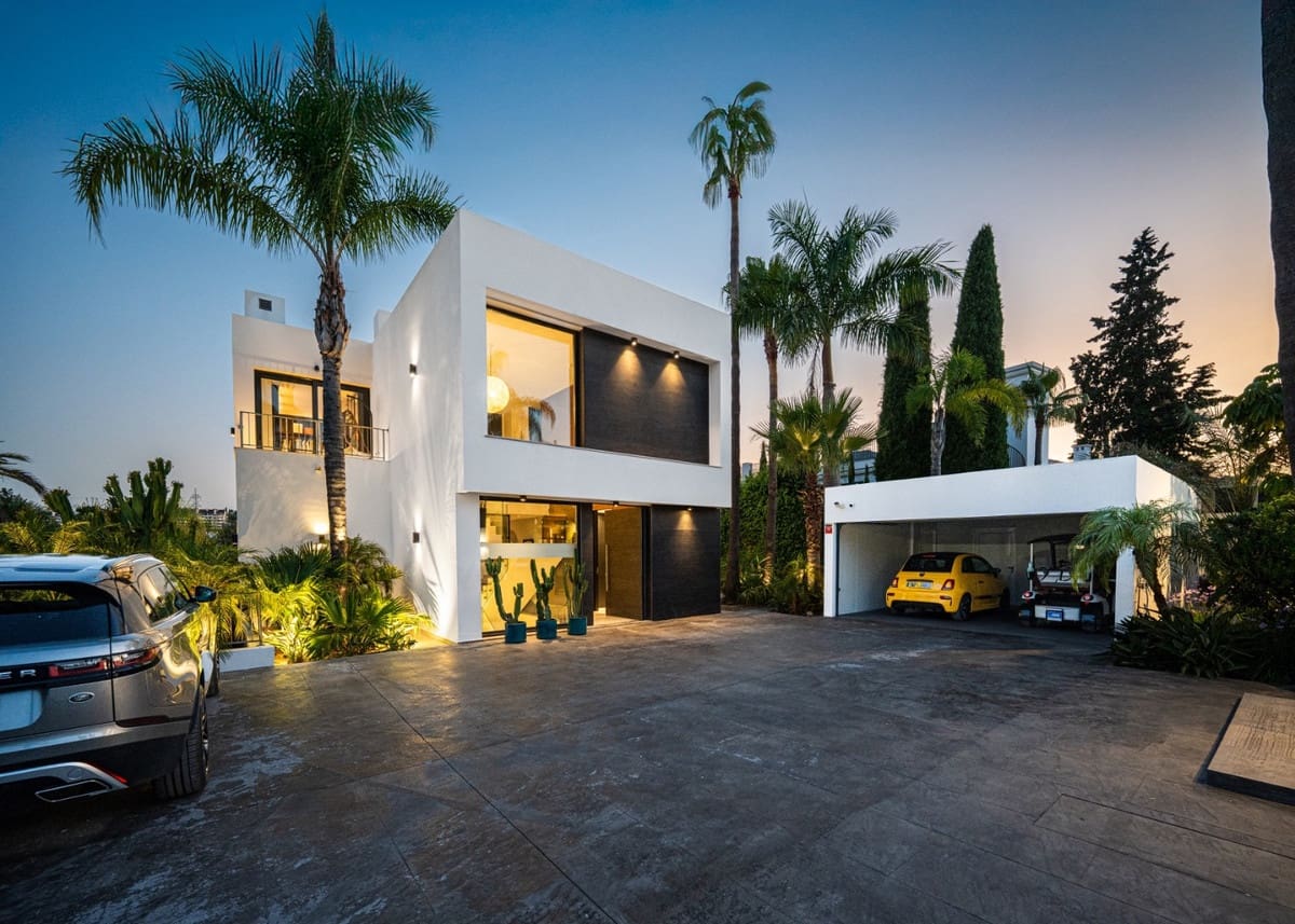 5 sovrum Villa till salu i Nueva Andalucia med pool - 4 950 000 € (Ref: 9287637)