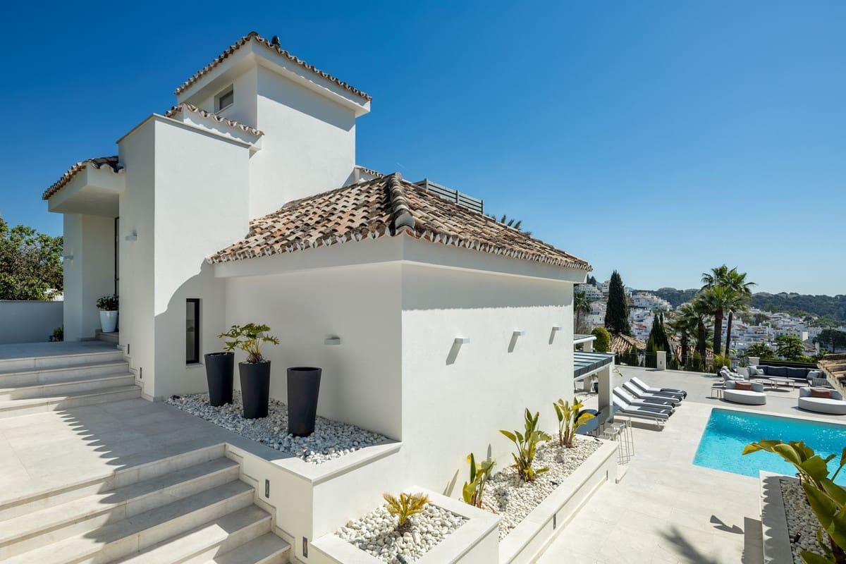 5 sypialnia Willa na sprzedaż w Nueva Andalucia z basenem - 3 895 000 € (Ref: 9287640)