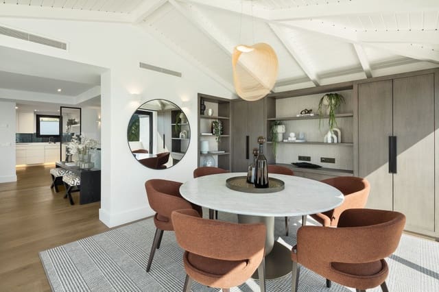 5 sypialnia Willa na sprzedaż w Las Brisas, Marbella z basenem - 3 895 000 € (Ref: 9287640)