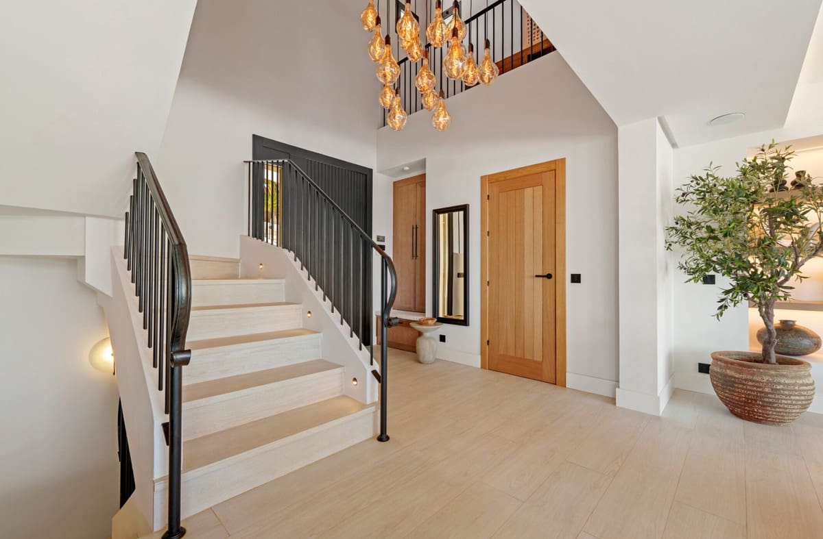 6 bedroom Villa for sale in Nueva Andalucia with pool - € 11,950,000 (Ref: 9287643)