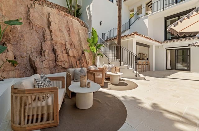 6 bedroom Villa for sale in Las Brisas, Marbella with pool - € 11,950,000 (Ref: 9287643)