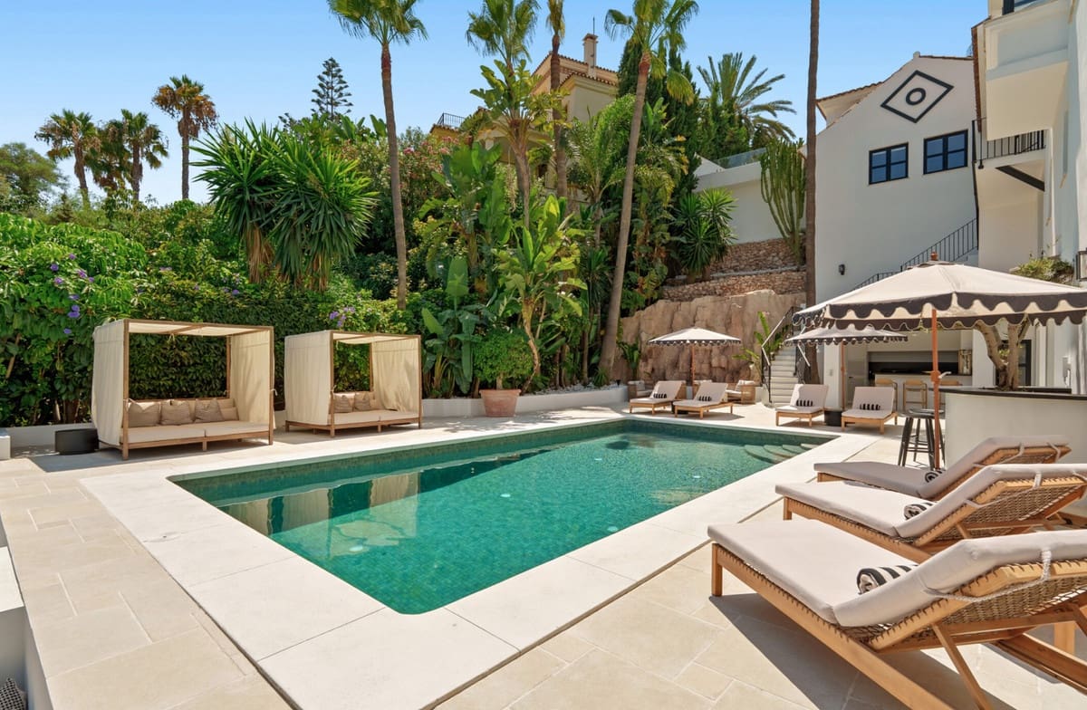 6 bedroom Villa for sale in Nueva Andalucia with pool - € 11,950,000 (Ref: 9287643)