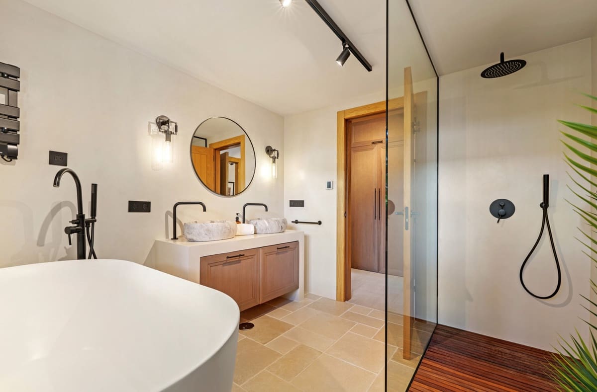 6 bedroom Villa for sale in Nueva Andalucia with pool - € 11,950,000 (Ref: 9287643)