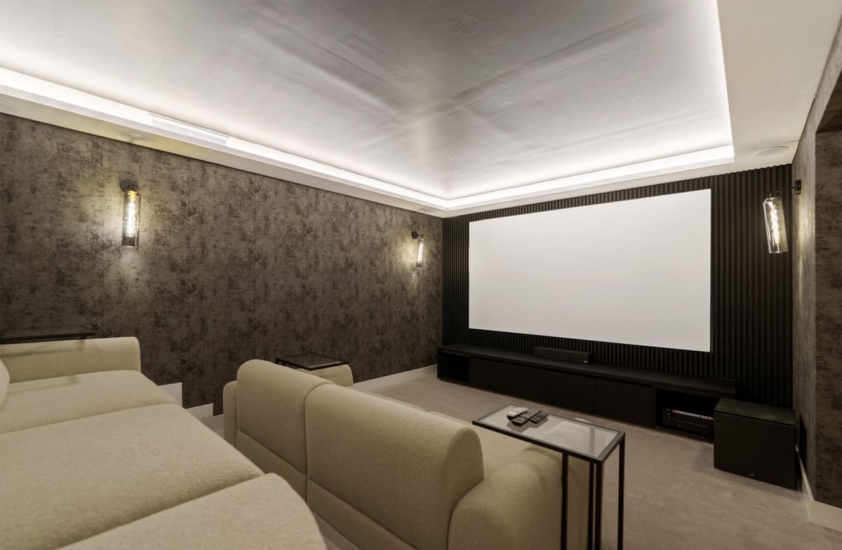 6 bedroom Villa for sale in Nueva Andalucia with pool - € 11,950,000 (Ref: 9287643)