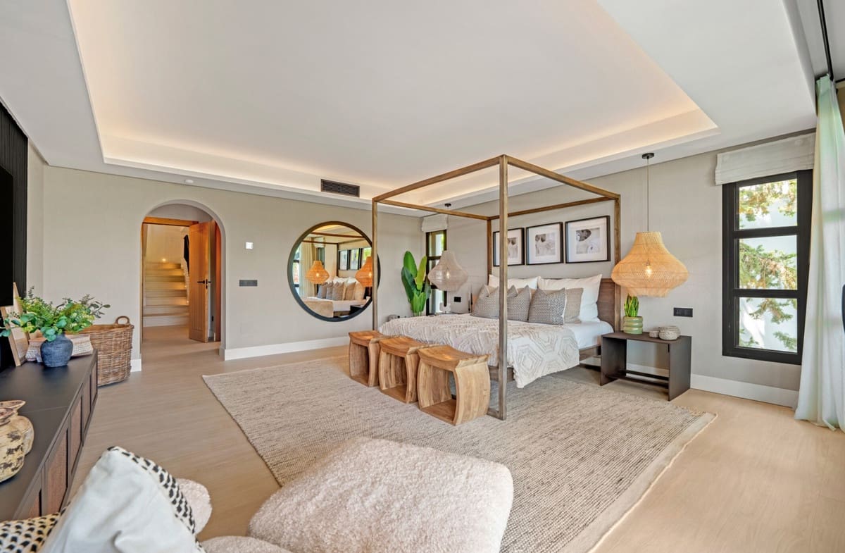 6 bedroom Villa for sale in Nueva Andalucia with pool - € 11,950,000 (Ref: 9287643)