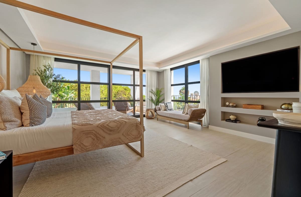 6 bedroom Villa for sale in Nueva Andalucia with pool - € 11,950,000 (Ref: 9287643)