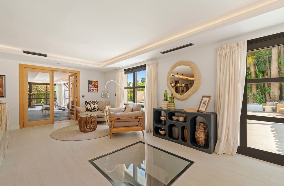 6 bedroom Villa for sale in Nueva Andalucia with pool - € 11,950,000 (Ref: 9287643)