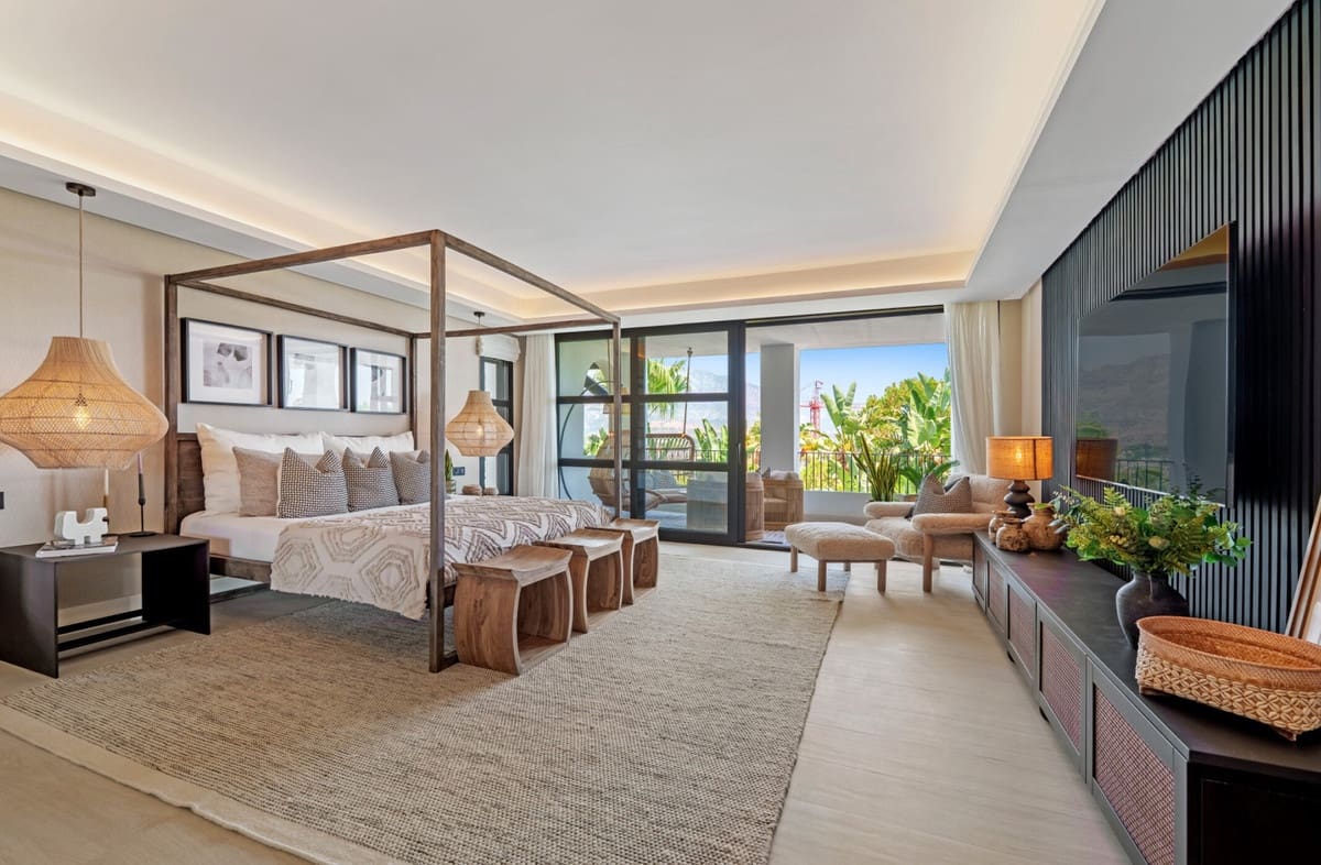 6 bedroom Villa for sale in Nueva Andalucia with pool - € 11,950,000 (Ref: 9287643)