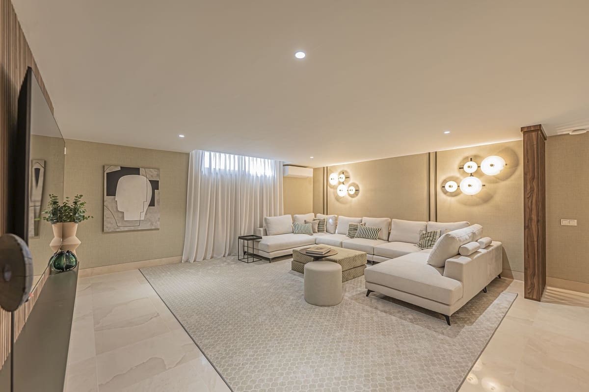 5 slaapkamer Villa te koop in Golden Mile met zwembad - € 3.800.000 (Ref: 9287647)