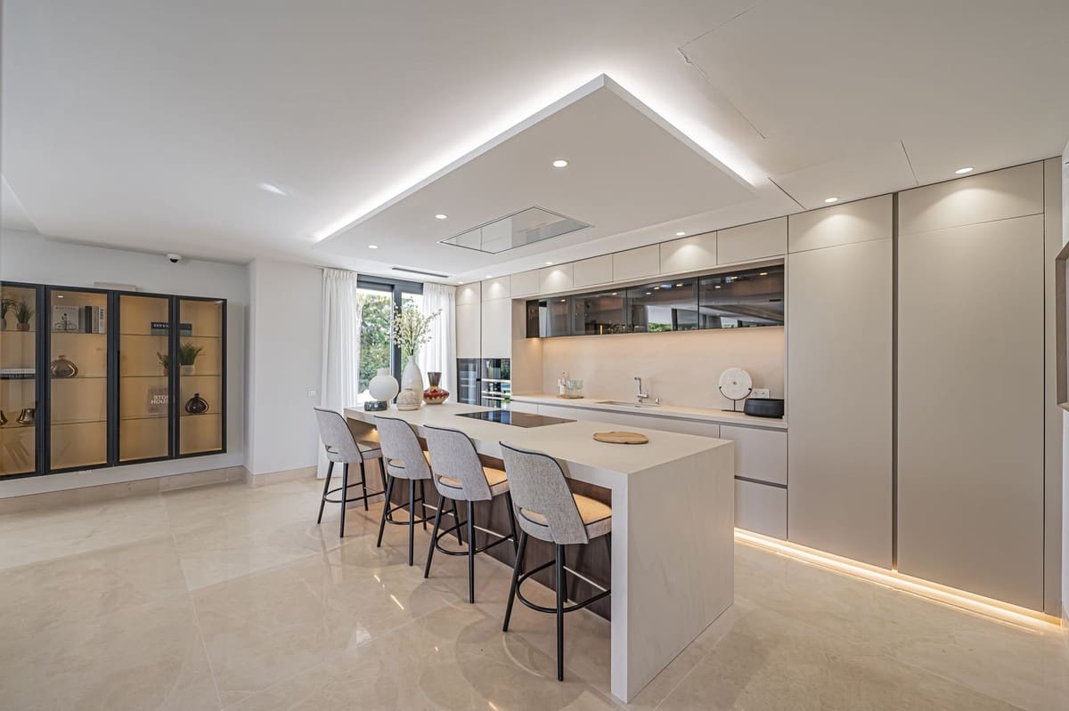 5 slaapkamer Villa te koop in Golden Mile met zwembad - € 3.800.000 (Ref: 9287647)