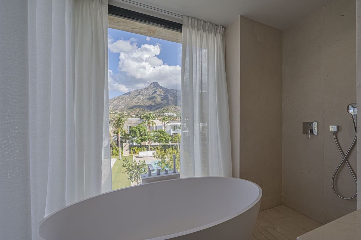 5 slaapkamer Villa te koop in Golden Mile met zwembad - € 3.800.000 (Ref: 9287647)