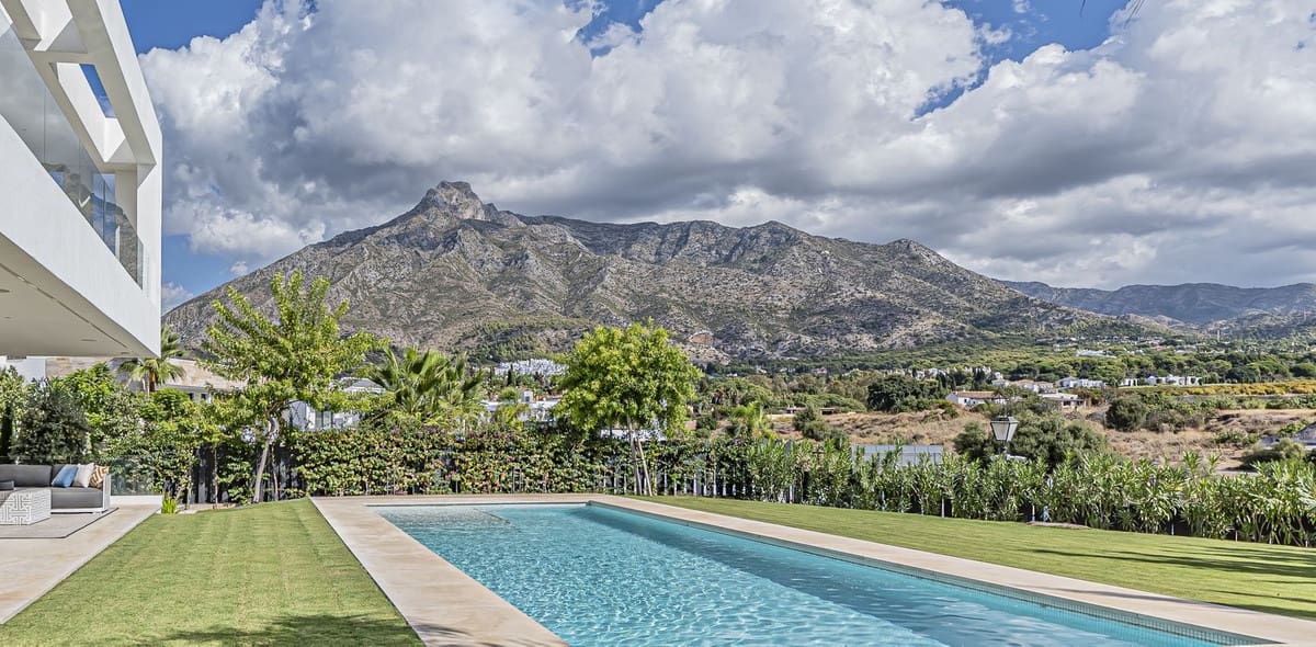 5 slaapkamer Villa te koop in Golden Mile met zwembad - € 3.800.000 (Ref: 9287647)