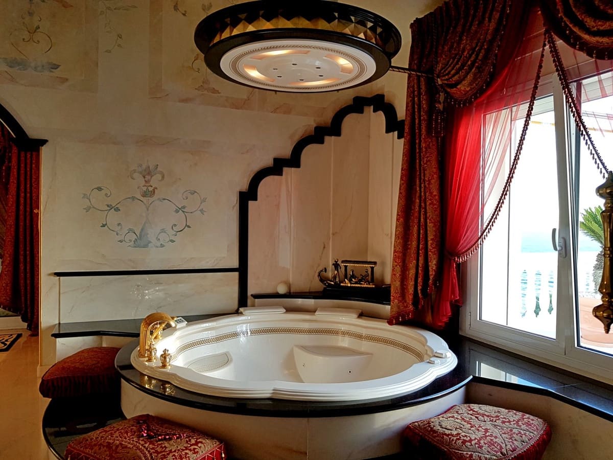 4 soveværelse Penthouse til salg i Marbella med swimmingpool - € 6.800.000 (Ref: 9344475)