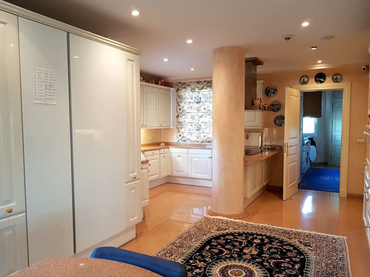 4 soveværelse Penthouse til salg i Marbella med swimmingpool - € 6.800.000 (Ref: 9344475)