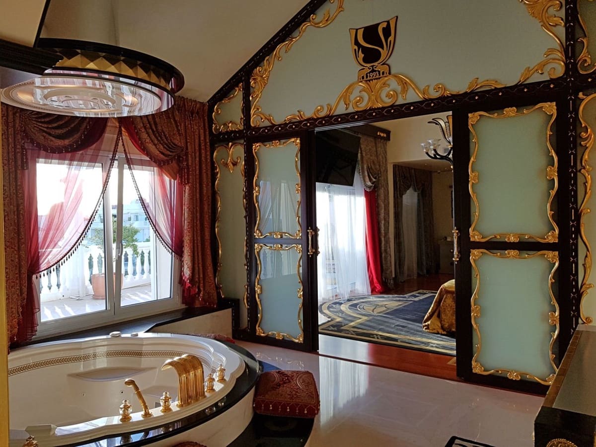 4 soveværelse Penthouse til salg i Marbella med swimmingpool - € 6.800.000 (Ref: 9344475)