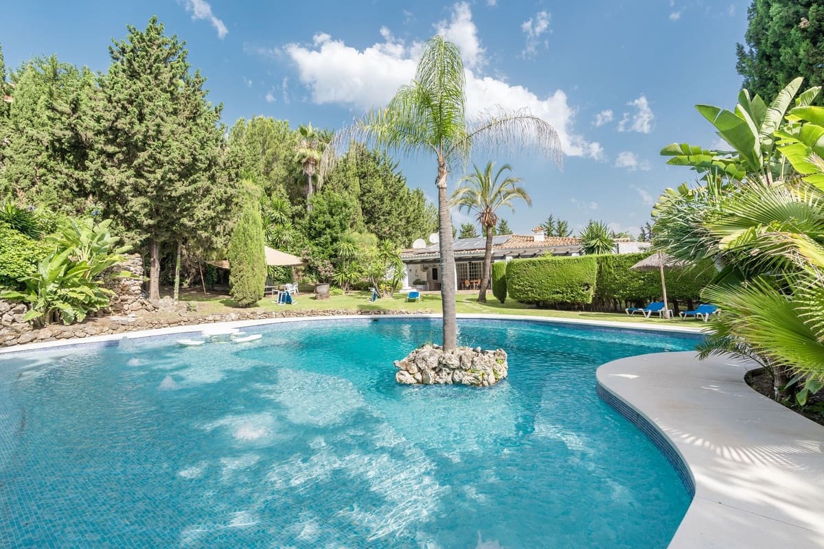 20 soveværelse Villa til salg i Estepona med swimmingpool - € 5.250.000 (Ref: 9344479)
