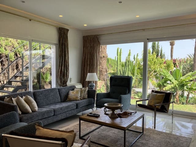 6 sypialnia Willa na sprzedaż w Puerto Banus, Marbella z basenem garażem - 3 200 000 € (Ref: 9344480)