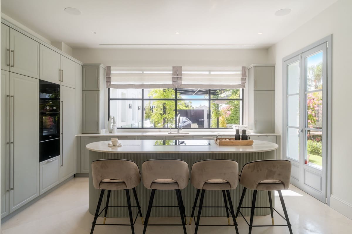 5 soverom Villa til salgs i Nueva Andalucia med svømmebasseng - € 4 595 000 (Ref: 9344482)