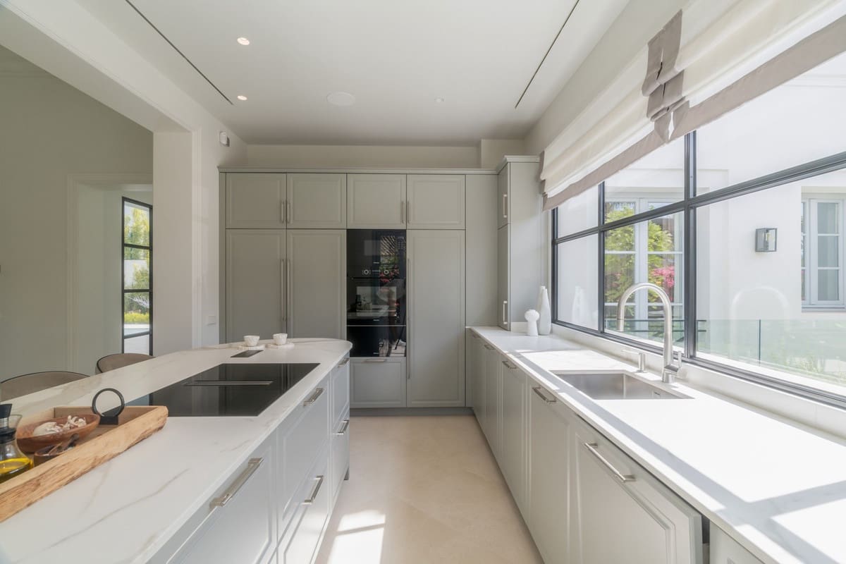 5 soverom Villa til salgs i Nueva Andalucia med svømmebasseng - € 4 595 000 (Ref: 9344482)