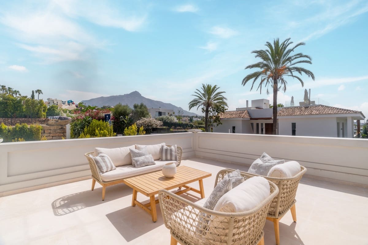 5 soverom Villa til salgs i Nueva Andalucia med svømmebasseng - € 4 595 000 (Ref: 9344482)