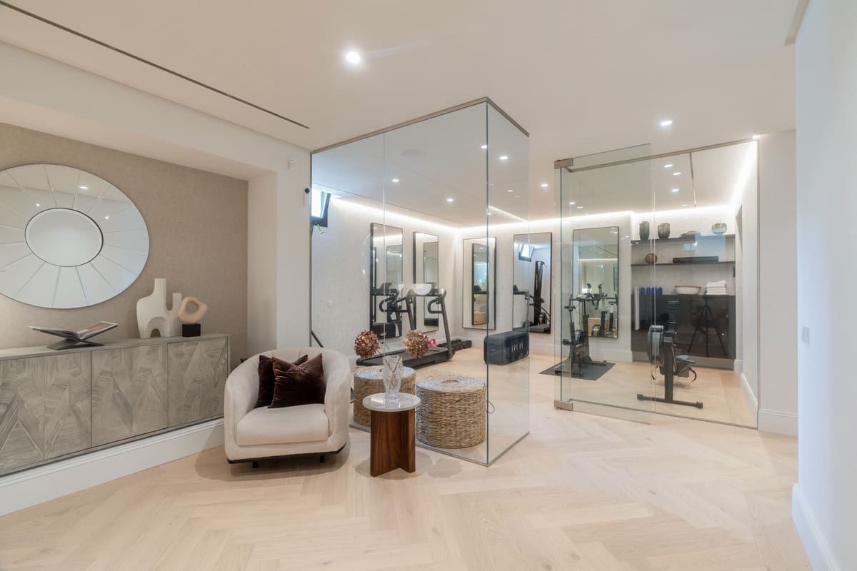 5 soverom Villa til salgs i Nueva Andalucia med svømmebasseng - € 4 595 000 (Ref: 9344482)