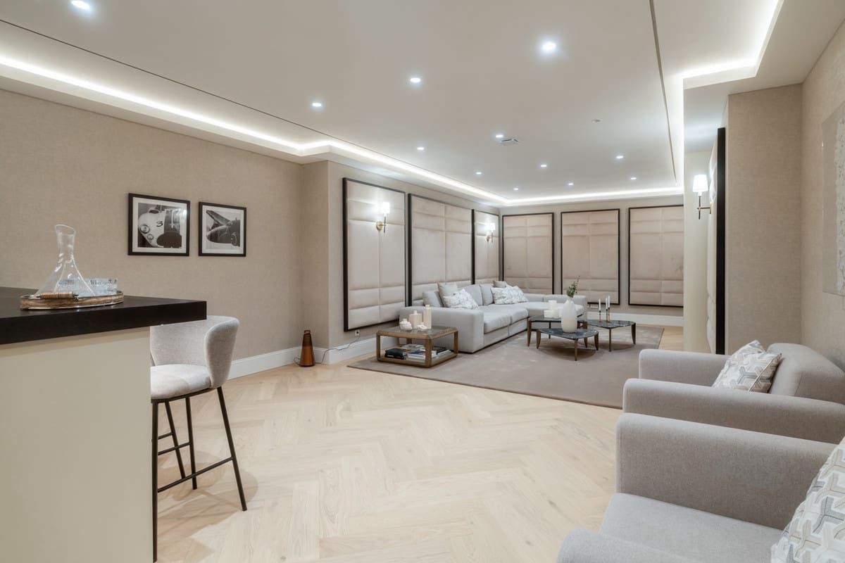 5 soverom Villa til salgs i Nueva Andalucia med svømmebasseng - € 4 595 000 (Ref: 9344482)